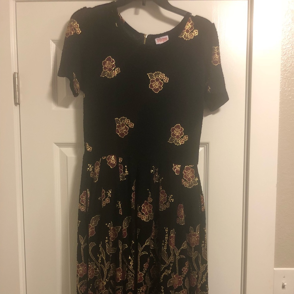 LuLaRoe Large Elegant black Amelia